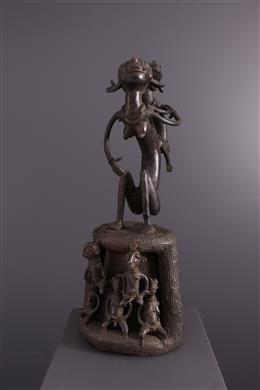  Escultura de bronce Tikar